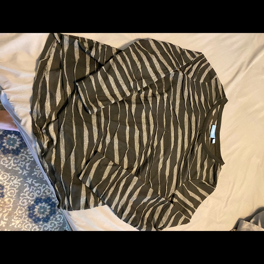 Wavy striped top